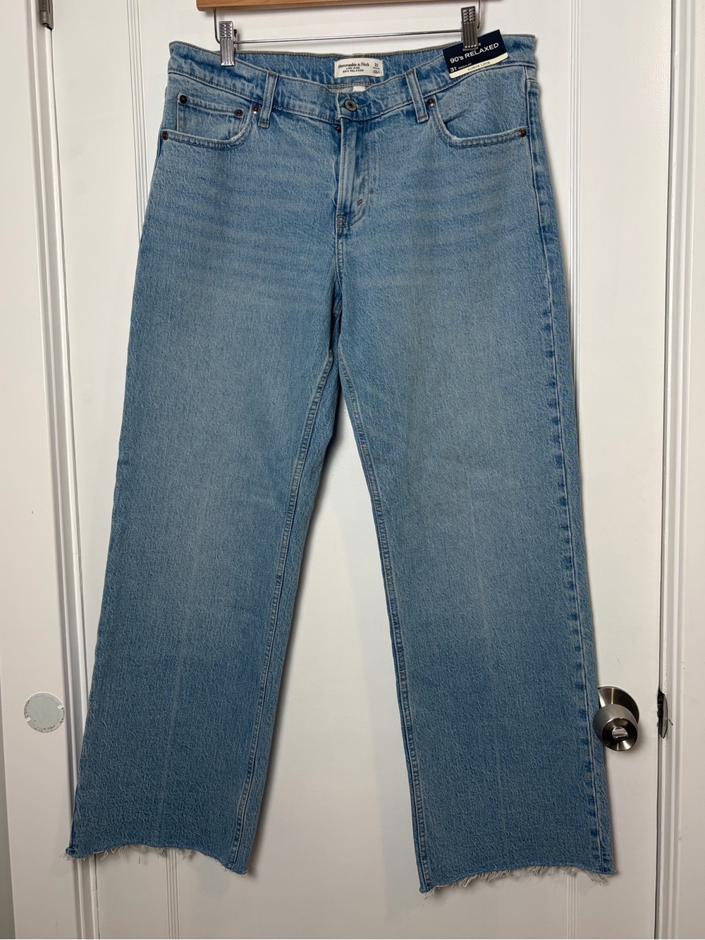 Abercrombie & Fitch Curve Love low rise 90s Relaxed Jeans 31
